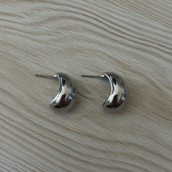 Hypoallergenic silver “it girl” earrings - Picture 5 of 5